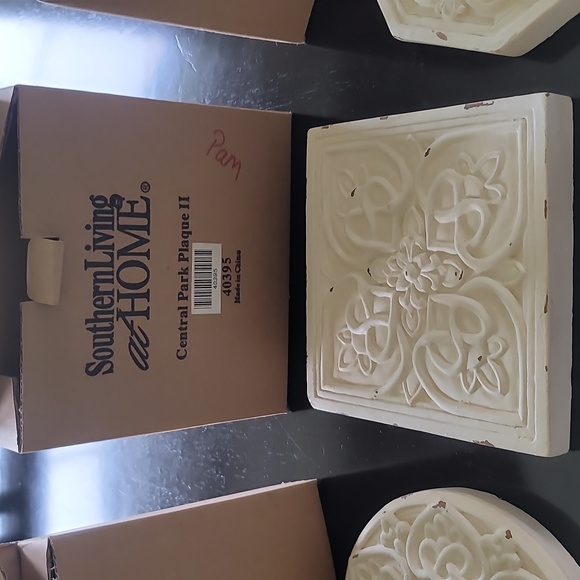 Central Park Plaques Set of 3 Wall Decor Distressed White- Southern Living@Home - Picture 5 of 15